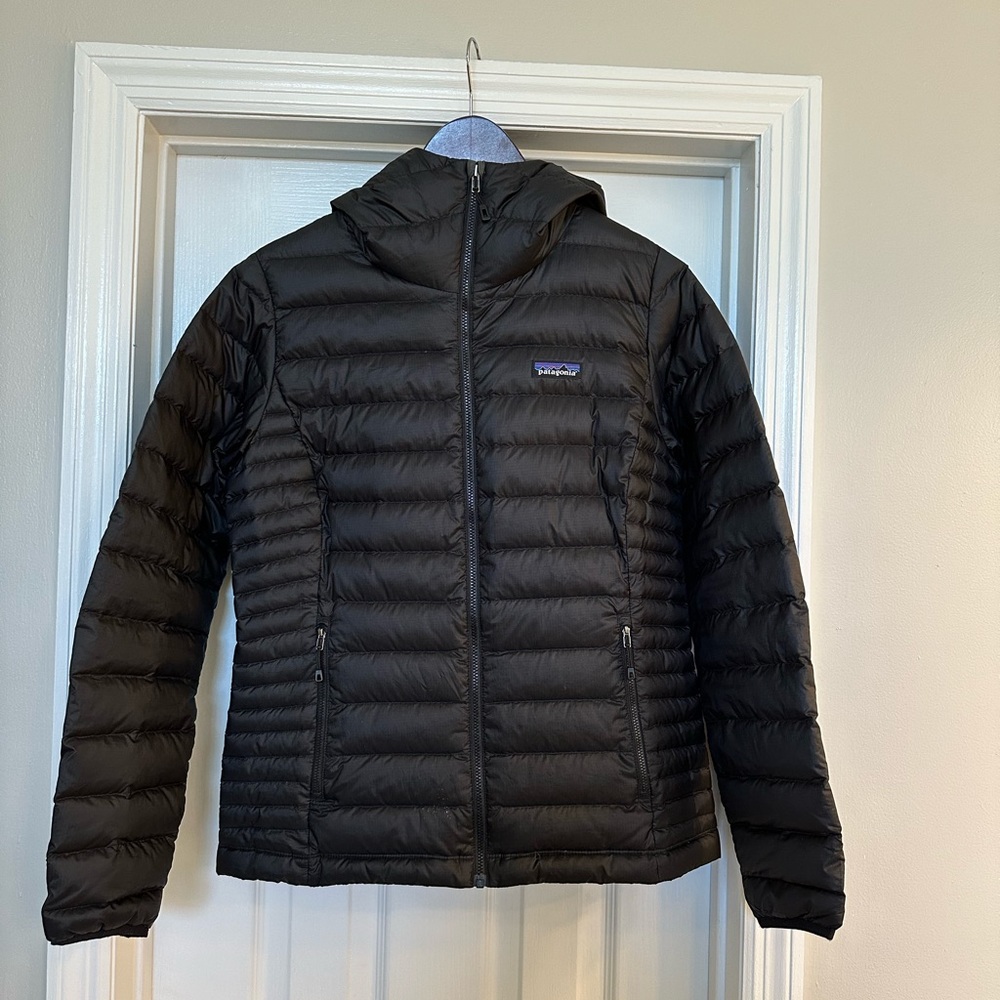 Patagonia Women’s Nano Puff Hoody Size Medium